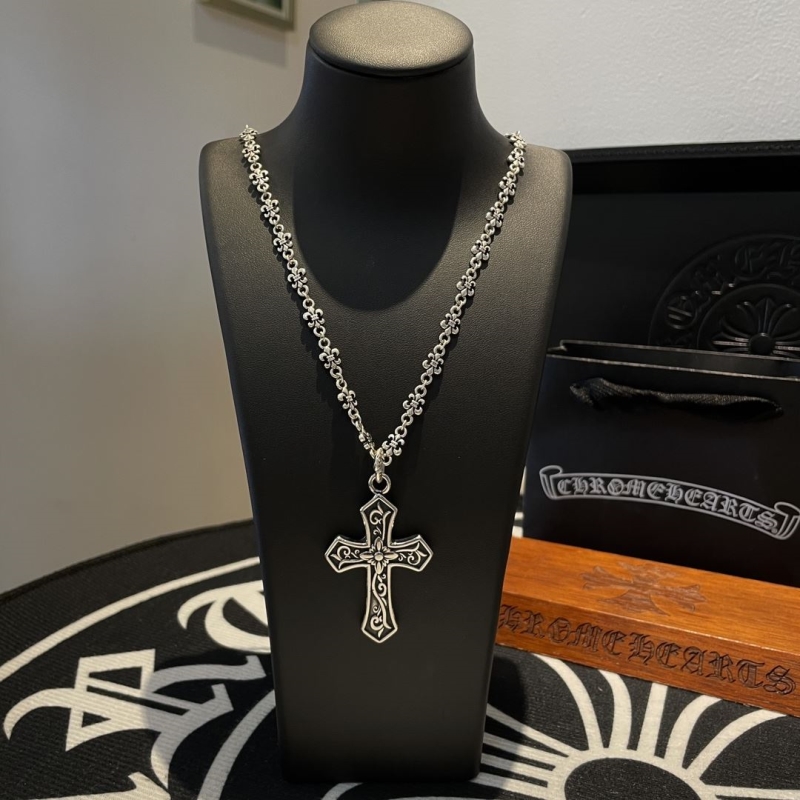 Ch*0me He**ts necklaces